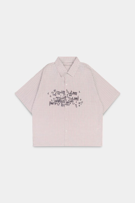 Camisa Xadrez Bege Shirt deitada, com xadrez miudo e lettering impresso na frente