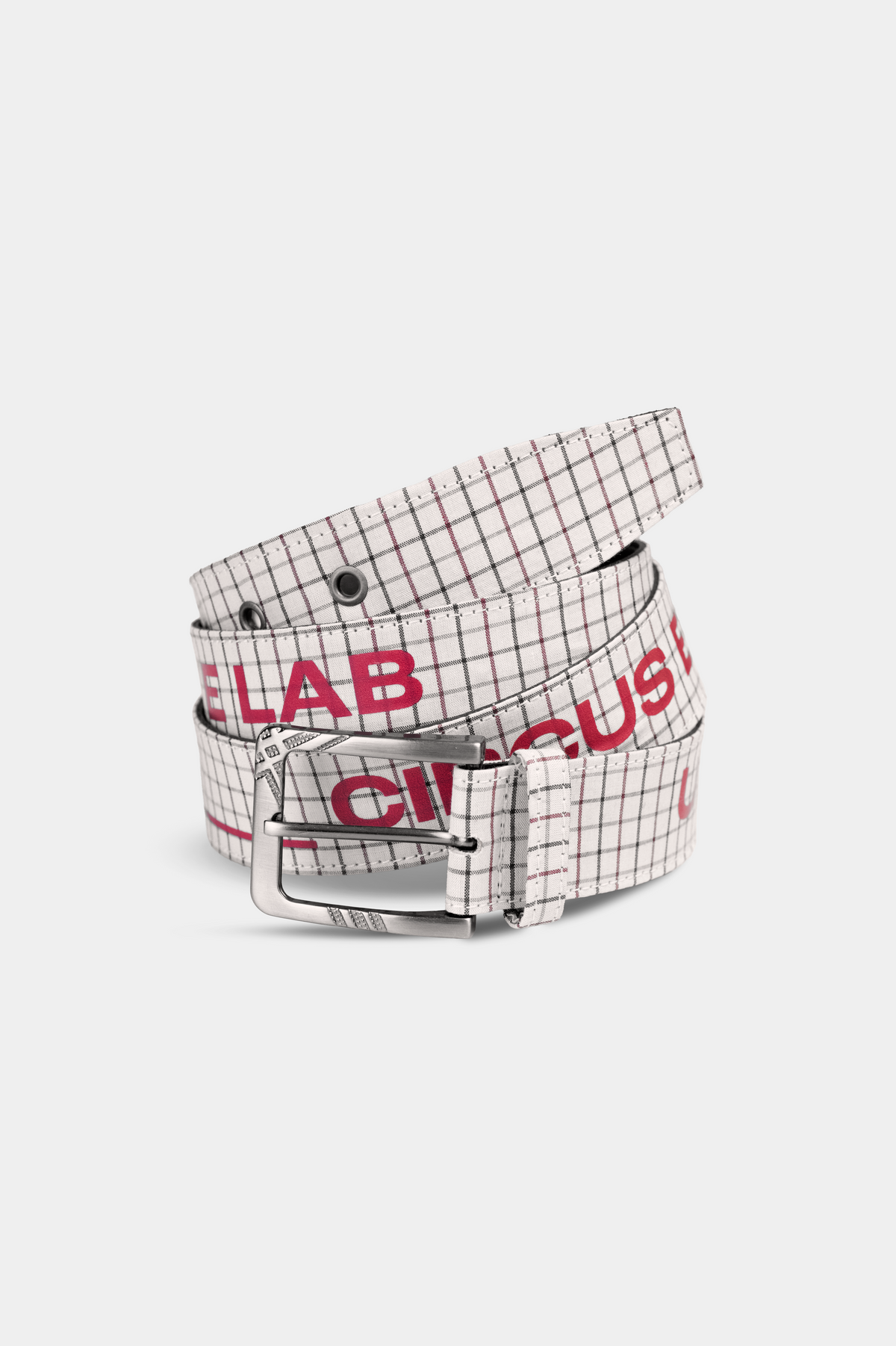 Cinto Xadrez Bege Belt enrolado, em xadrez bege com lettering vermelho e fivela metalica