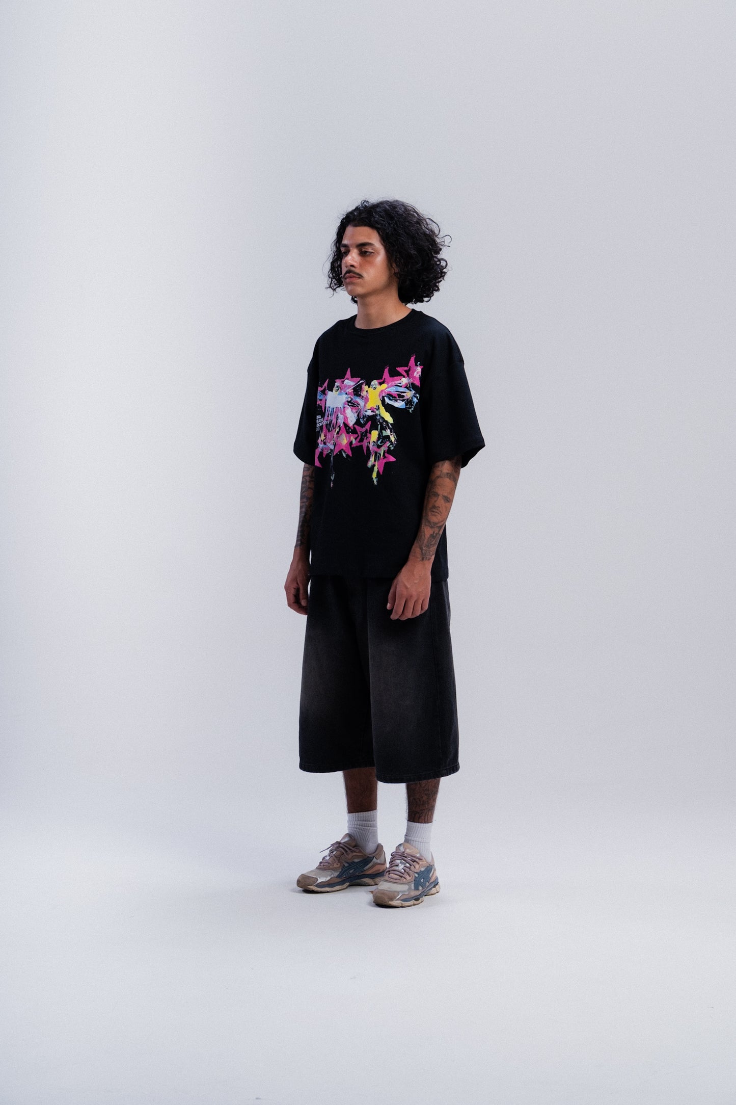 Noite dos Bate Bolas Heavy Tee da CIENA - camiseta, foto no corpo