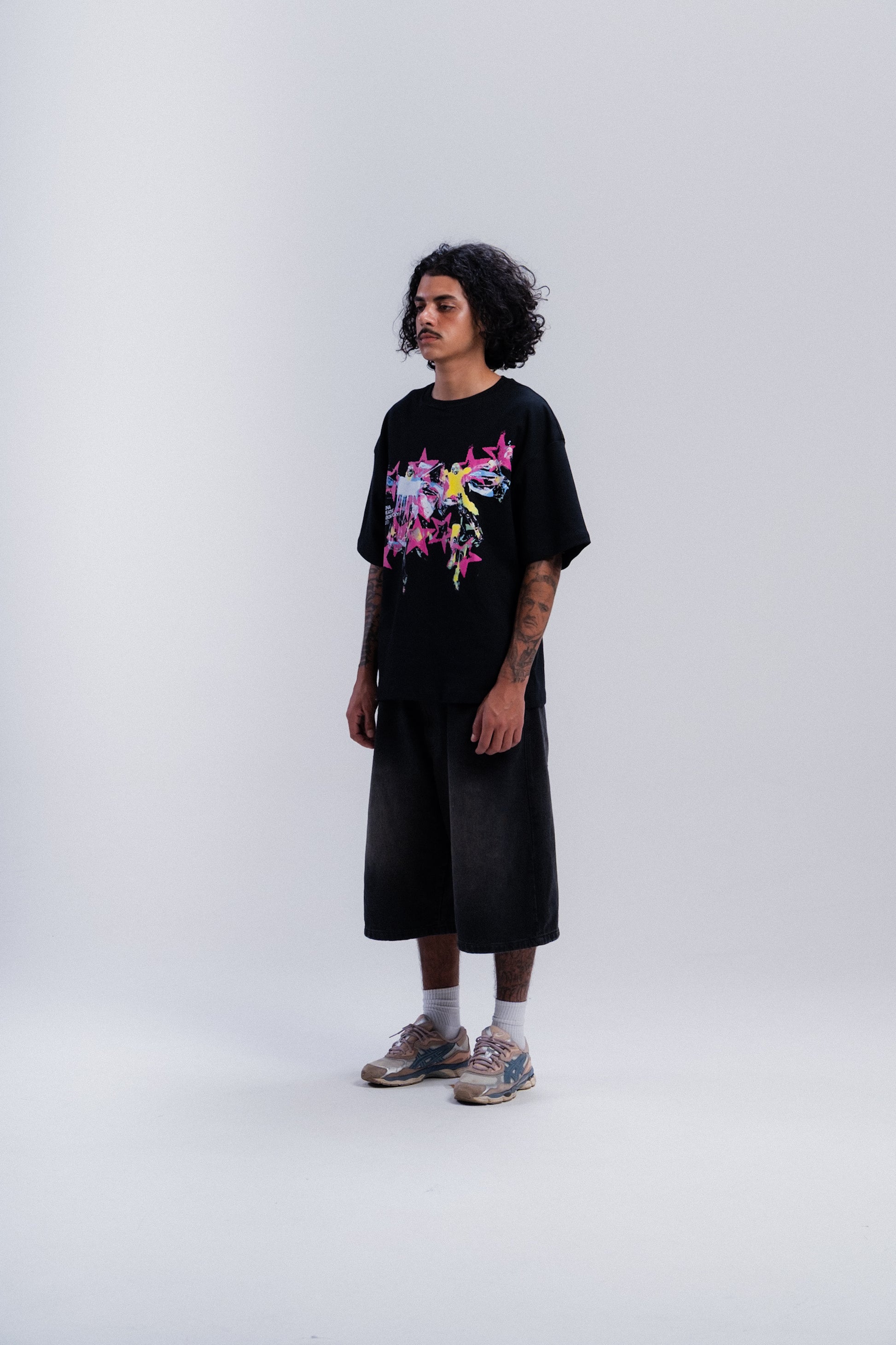 Noite dos Bate Bolas Heavy Tee da CIENA - camiseta, foto no corpo
