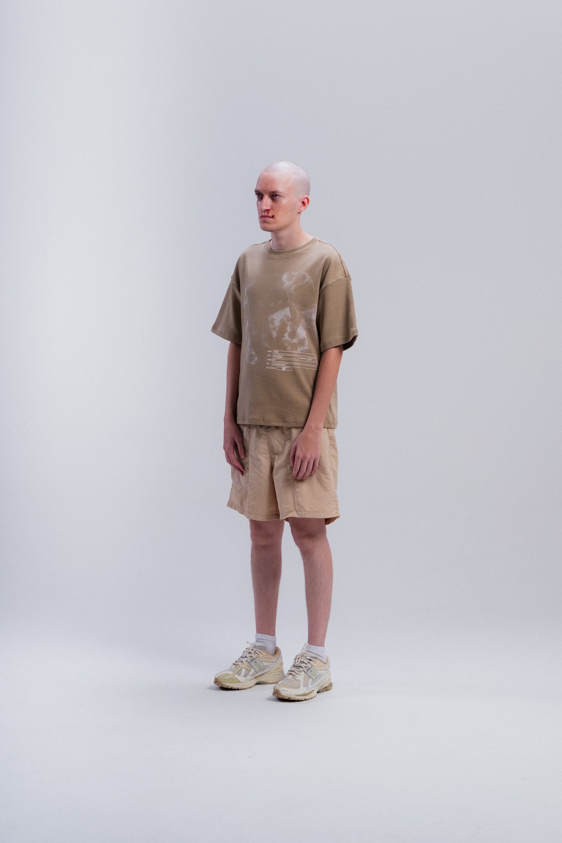 Máscara do Caos Heavy Tee da CIENA - camiseta, foto no corpo