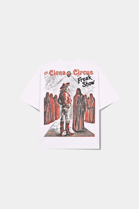 Camiseta Mystere Heavy Tee off-white deitada, com a arte Circus Freak Show em vermelho e preto nas costas