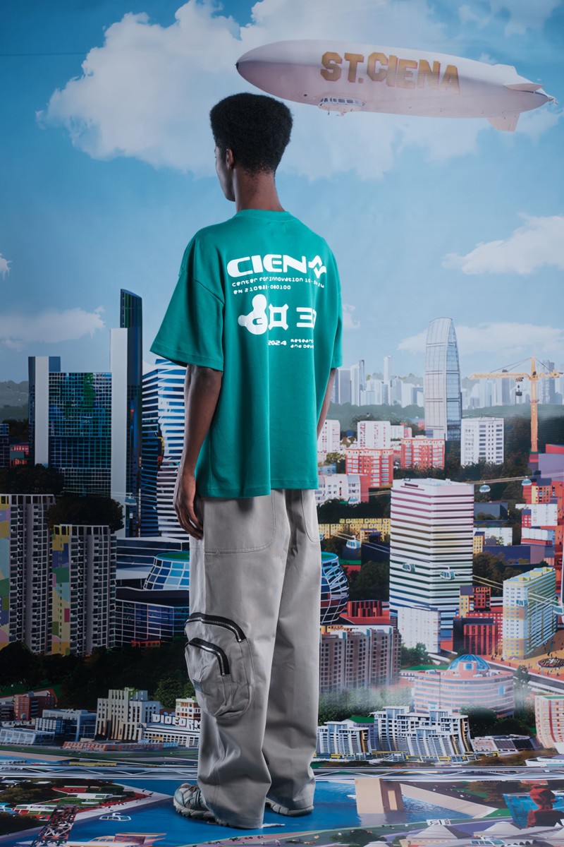 Credential Green Heavy Tee da CIENA - camiseta, foto no corpo