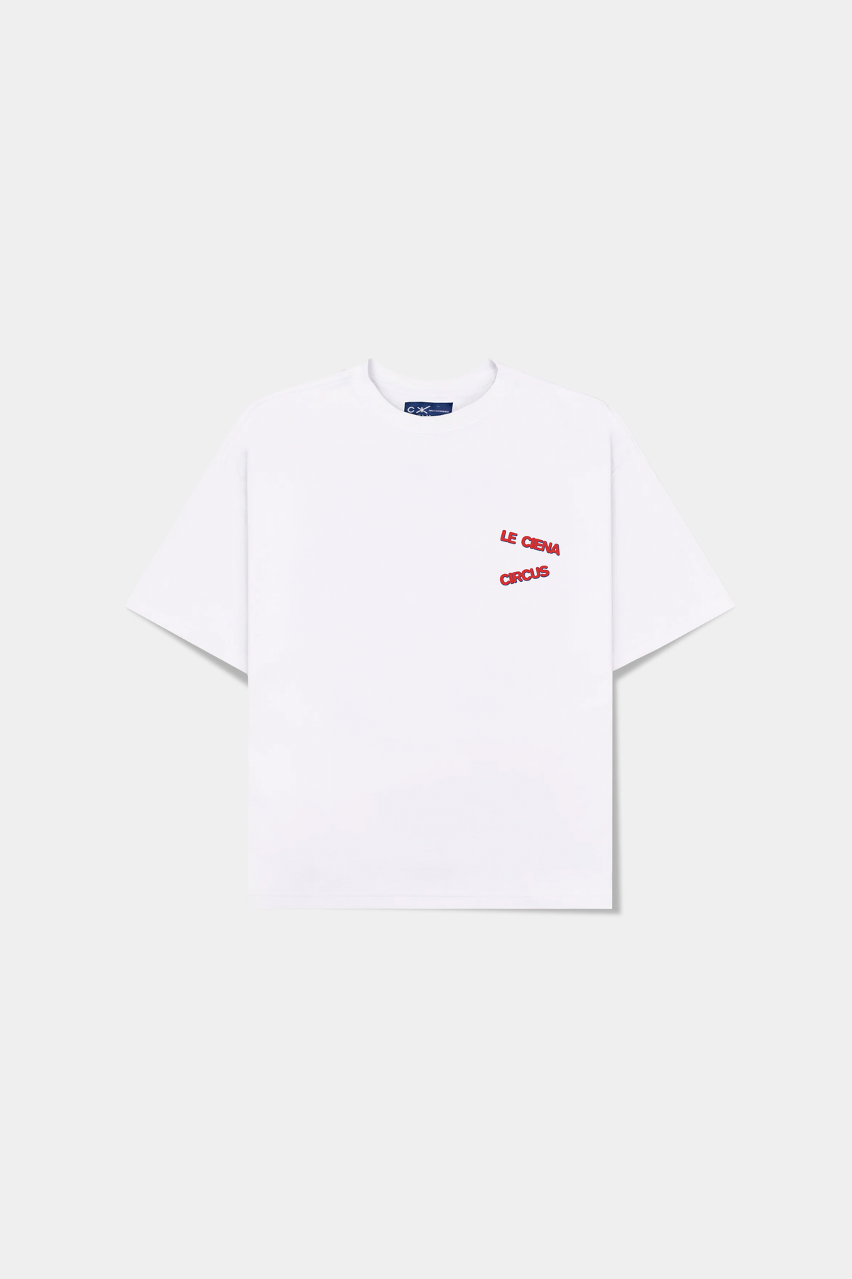 Camiseta Circus Newspaper Heavy Tee off-white deitada, frente com estampa pequena em vermelho