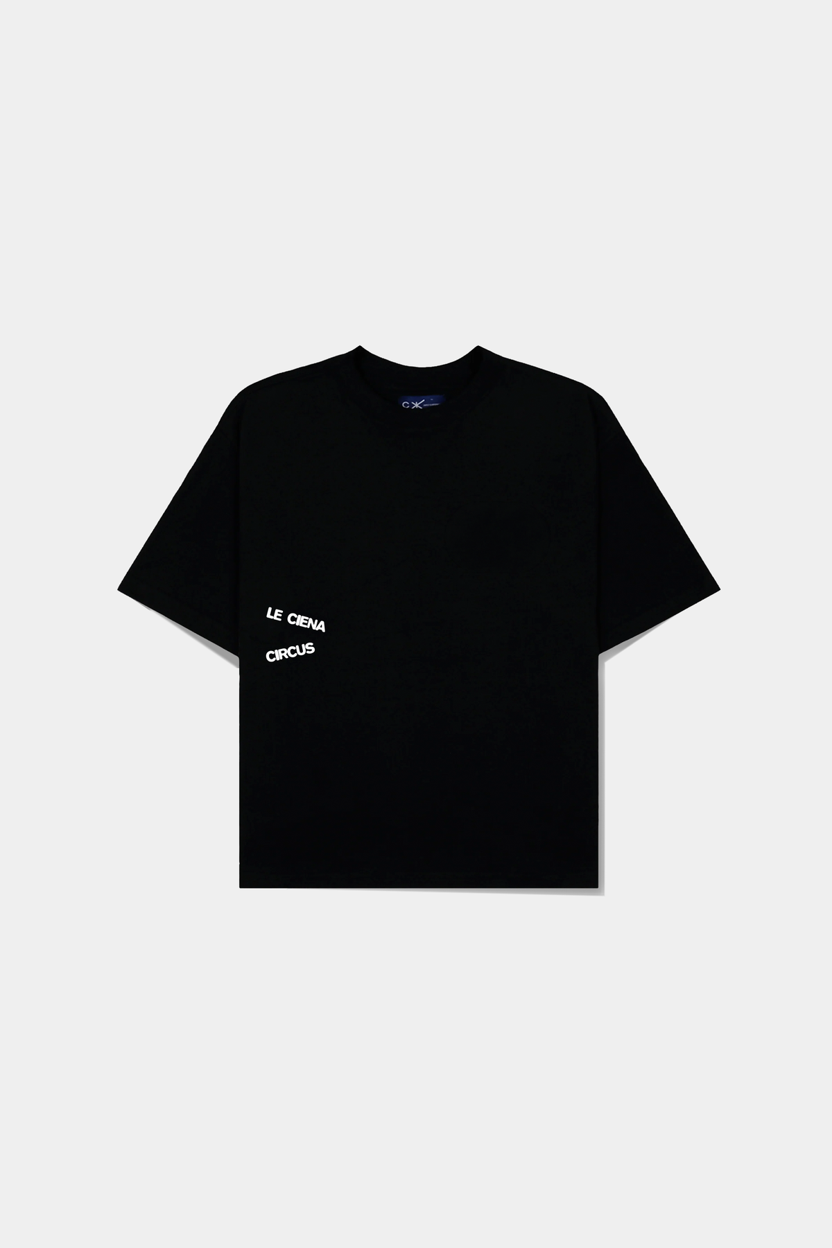 Camiseta Freak Show Classic Tee preta deitada, frente com estampa pequena no peito