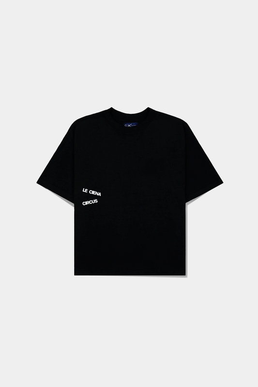 Camiseta Freak Show Classic Tee preta deitada, frente com estampa pequena no peito