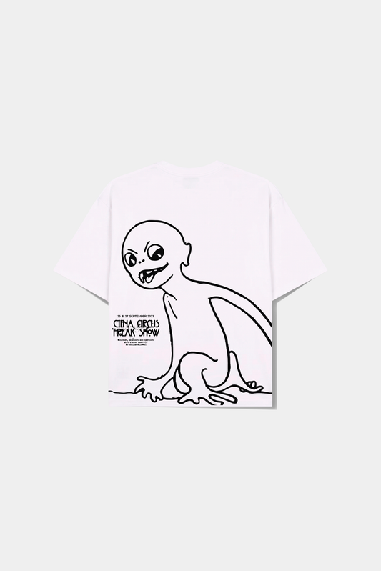 Camiseta Hypnotist Heavy Tee off-white deitada, com a arte em tracos pretos do personagem agachado nas costas